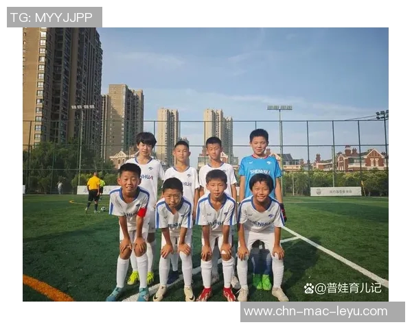 少儿足球直播精彩纷呈小小球员们在绿茵场上展现无限可能 少儿足球直播精彩纷呈小小球员们在绿茵场上展现无限可能